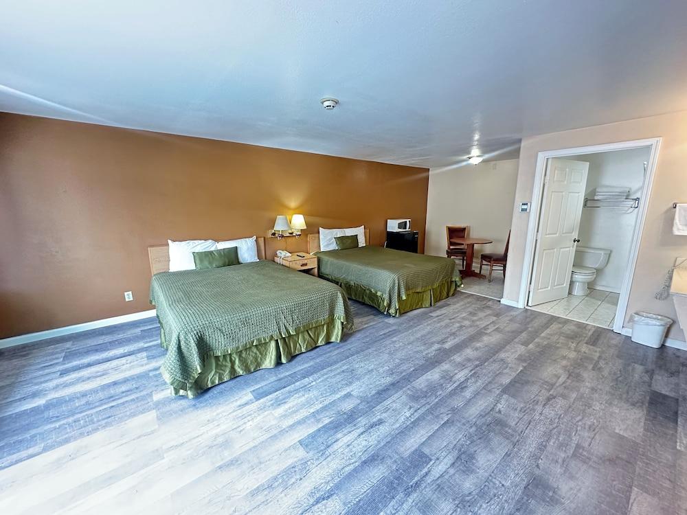 ROYAL INN photo 23