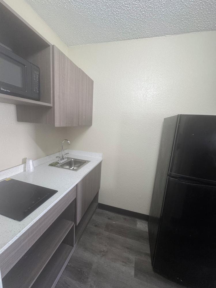 Studios & Suites 4 Less Virginia Beach photo 4