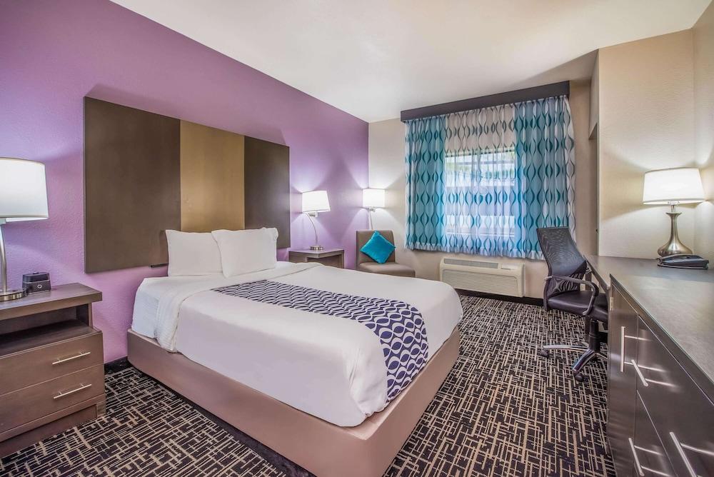 La Quinta Inn & Suites by Wyndham Fairborn Wright-Patterson photo 12