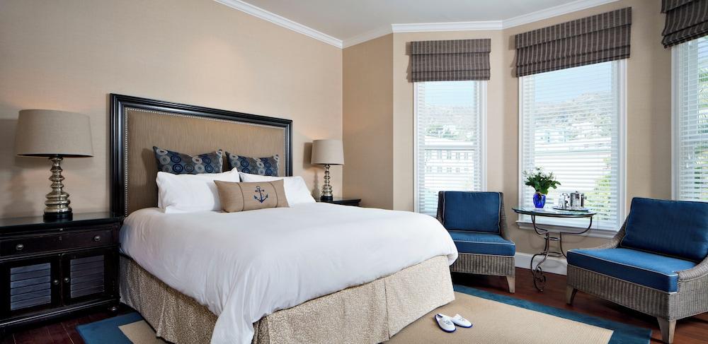 Snug Harbor Inn photo 14