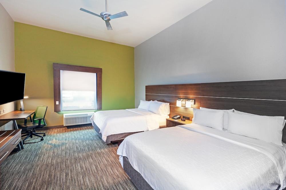 Holiday Inn Express Hotel & Suites PORT ARTHUR by IHG photo 2