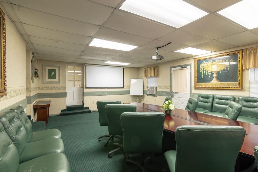 Executive Inn And Suites photo 33