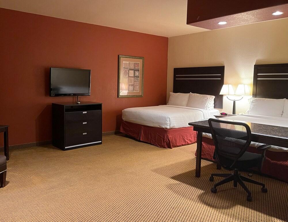 Sunbridge Inn and Suites photo 5