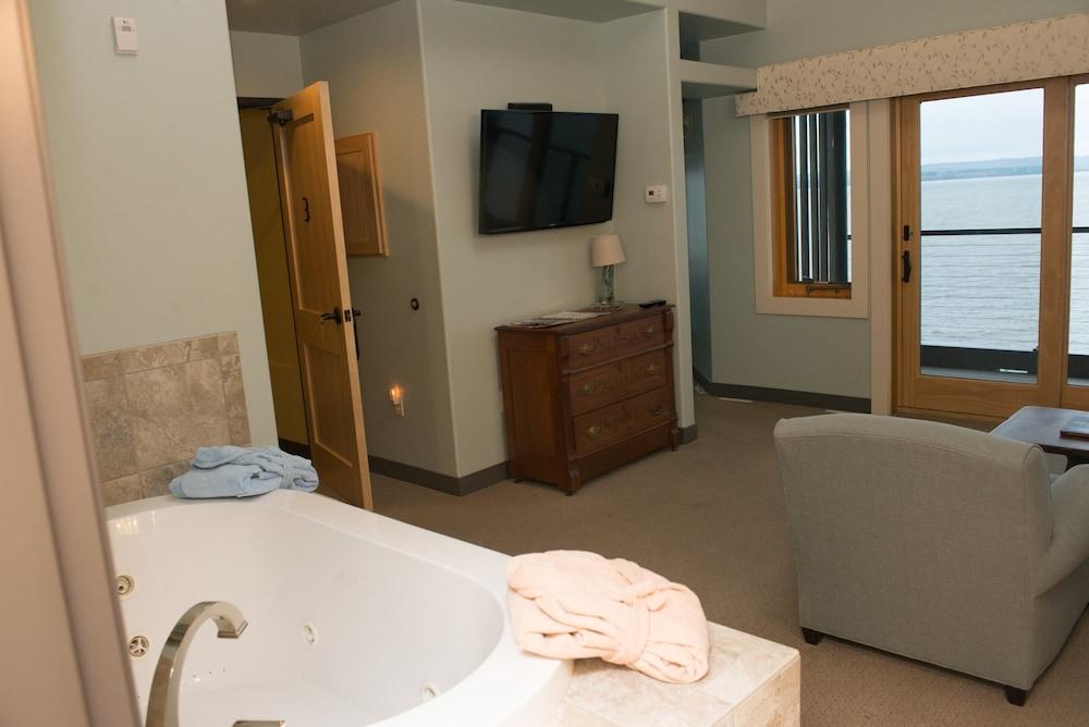 Blue Wave Inn photo 9