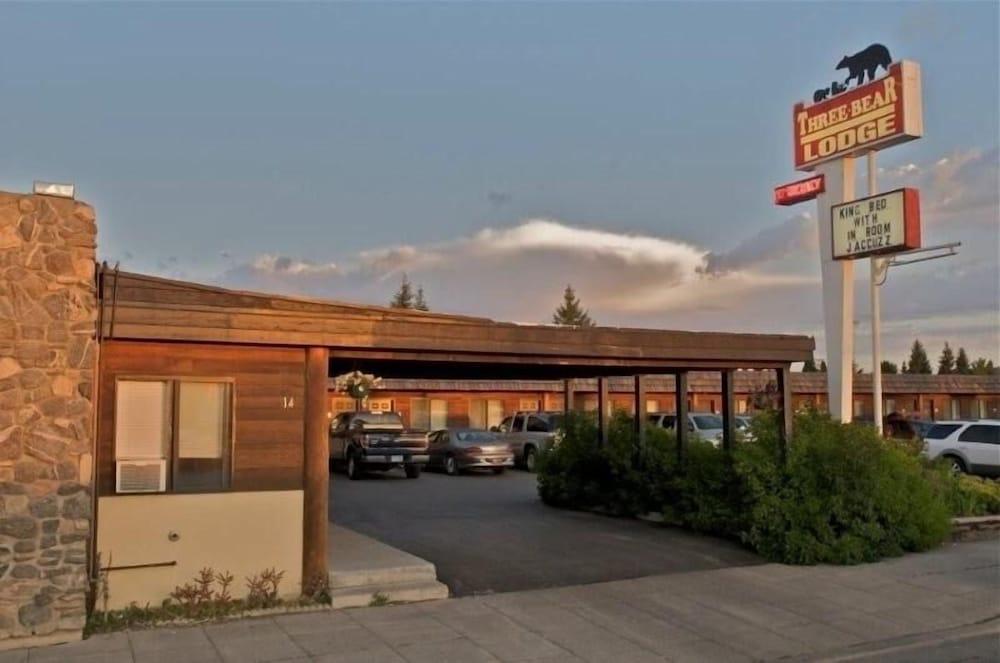 Three Bear Lodge photo 1