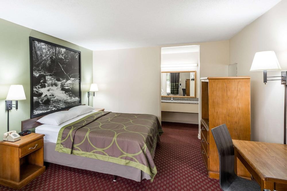 Super 8 by Wyndham Hope photo 2