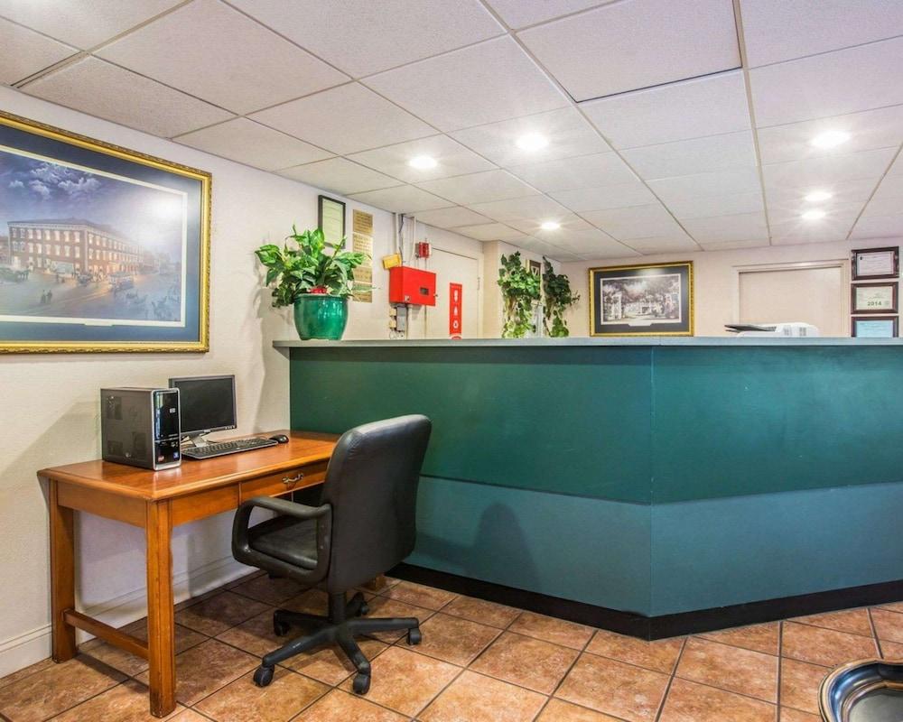 Econo Lodge Inn & Suites Columbus near Fort Benning photo 25