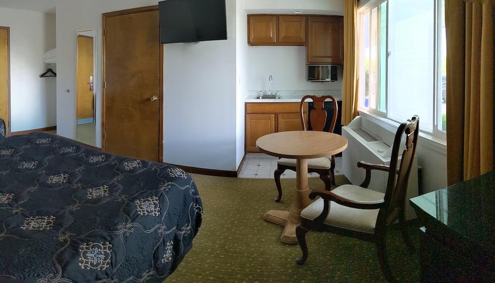 South Side Inn - Burlington photo 25