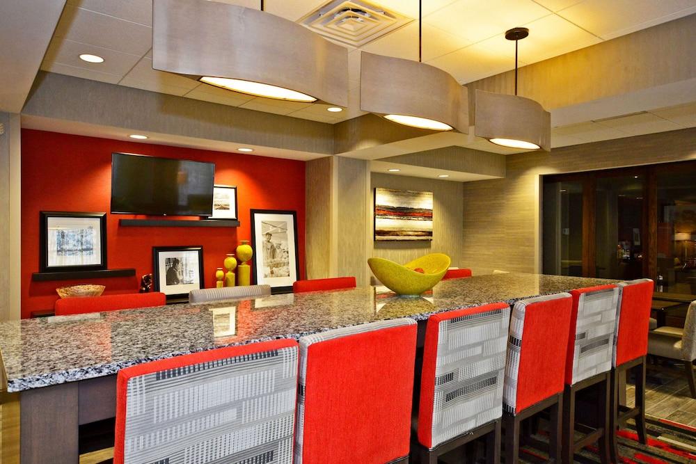 Hampton Inn Pulaski photo 13