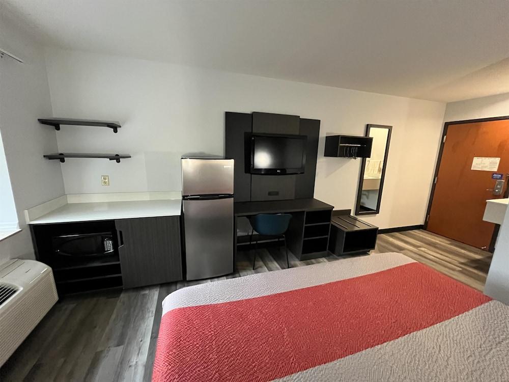 Studio 6 Suites Urbana, IL photo 11