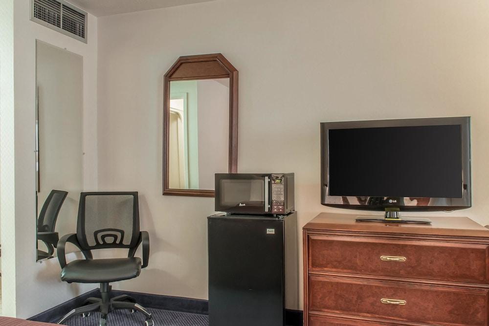 Quality Inn Bedford photo 23