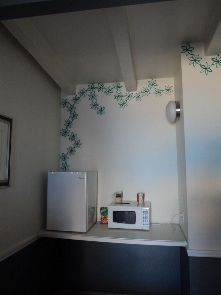Traveler's Bed & Breakfast Hostel photo 35