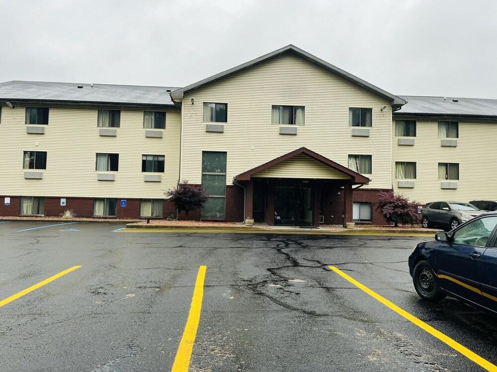 Rodeway Inn Whitehall photo 27