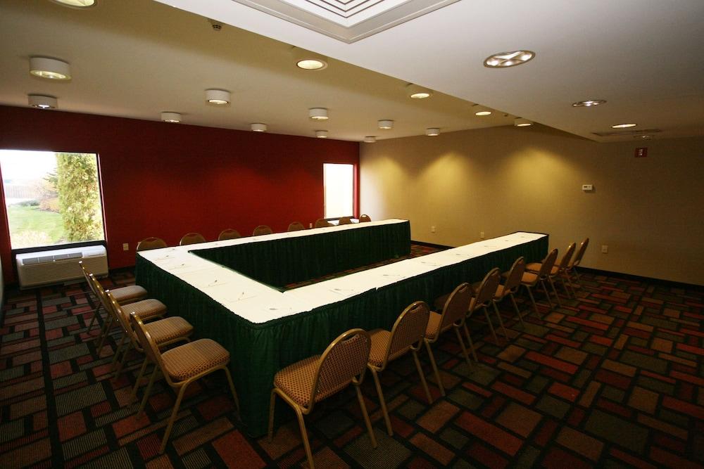 Hampton Inn Woodbridge photo 45