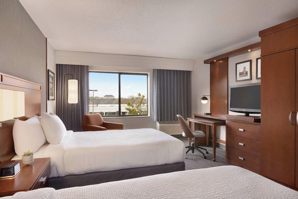 Courtyard Marriott Greenville photo 10