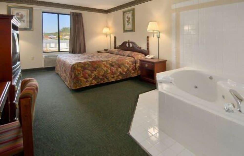 Days Inn by Wyndham Grayson photo 38