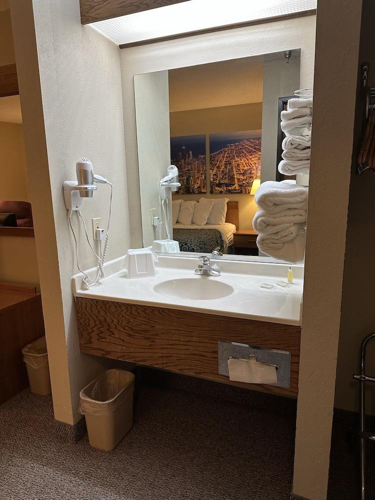 Econo Lodge El Paso, IL photo 10