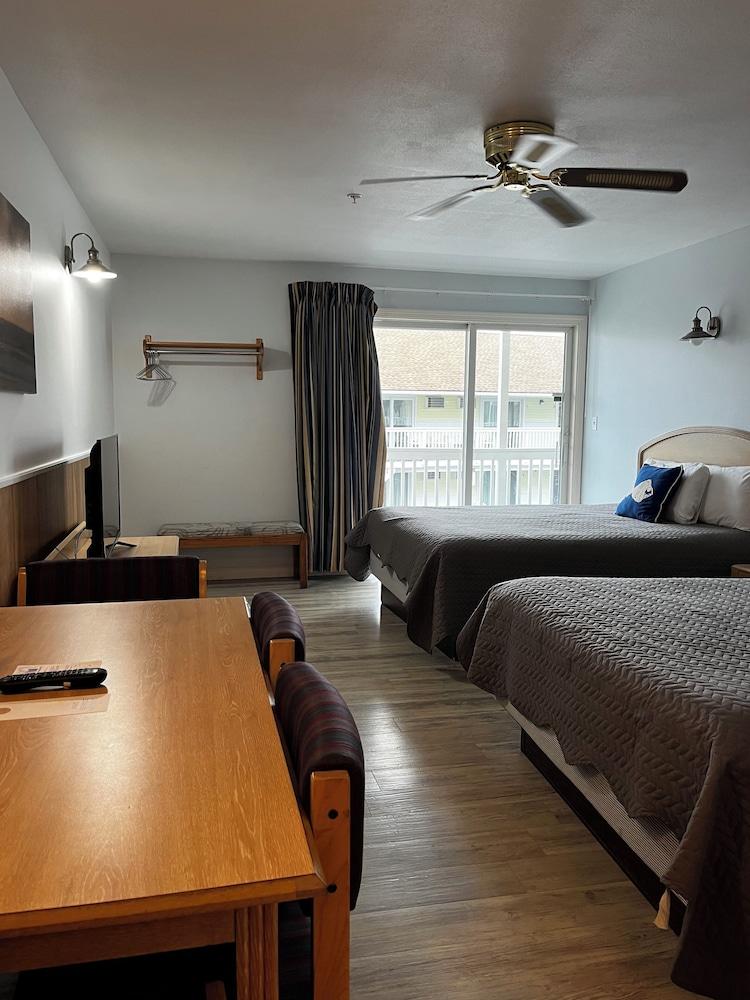 Mainsail Motel & Cottages photo 8
