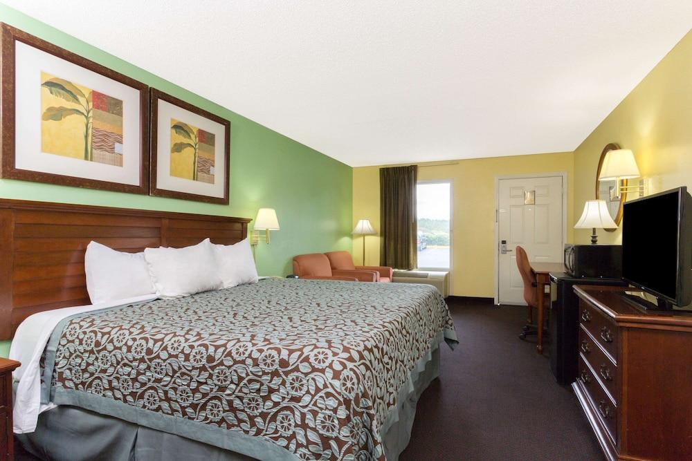 Days Inn by Wyndham Lamont/Monticello photo 16