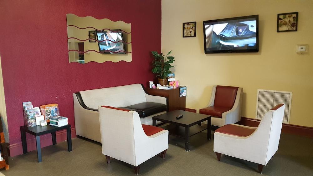 Econo Lodge Tampa near Busch Gardens photo 31