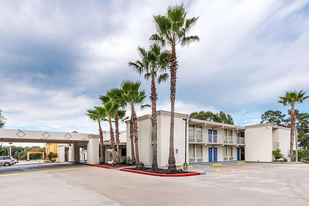 Motel 6 Cleveland, TX photo 1