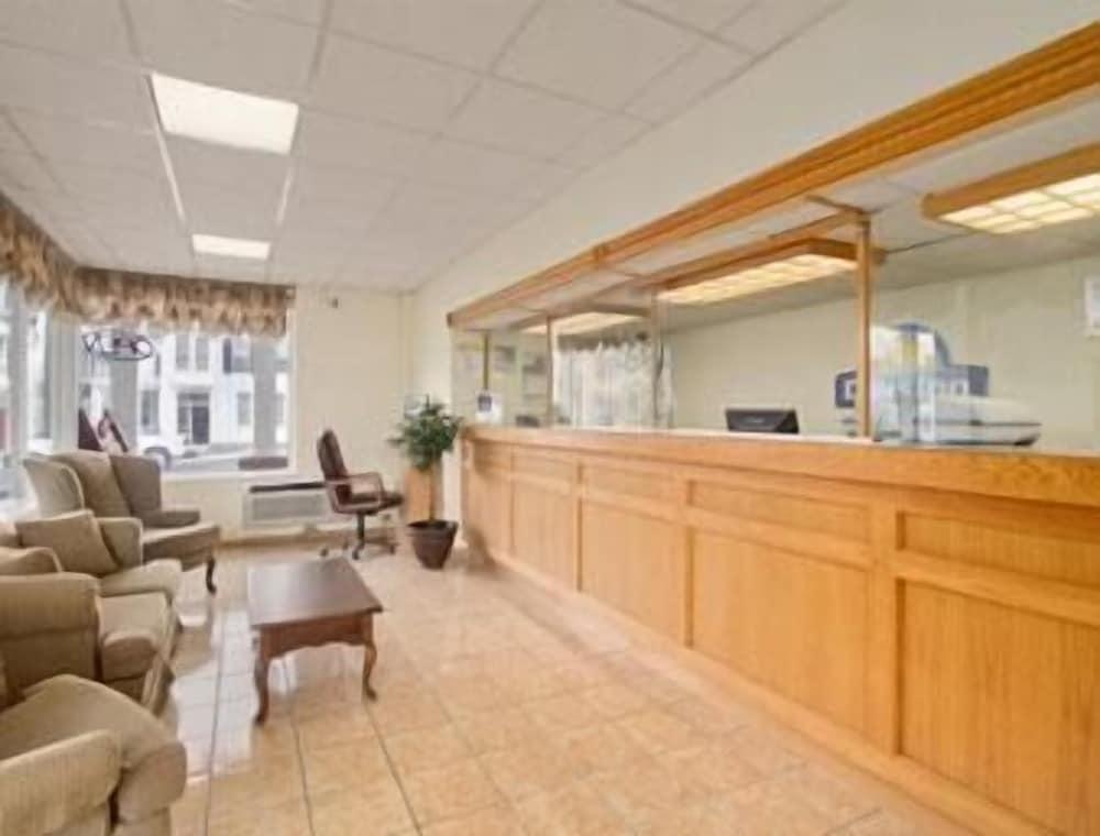 Days Inn by Wyndham Waynesboro photo 2