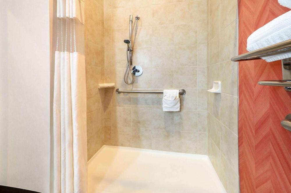 La Quinta Inn & Suites by Wyndham Longview North photo 19