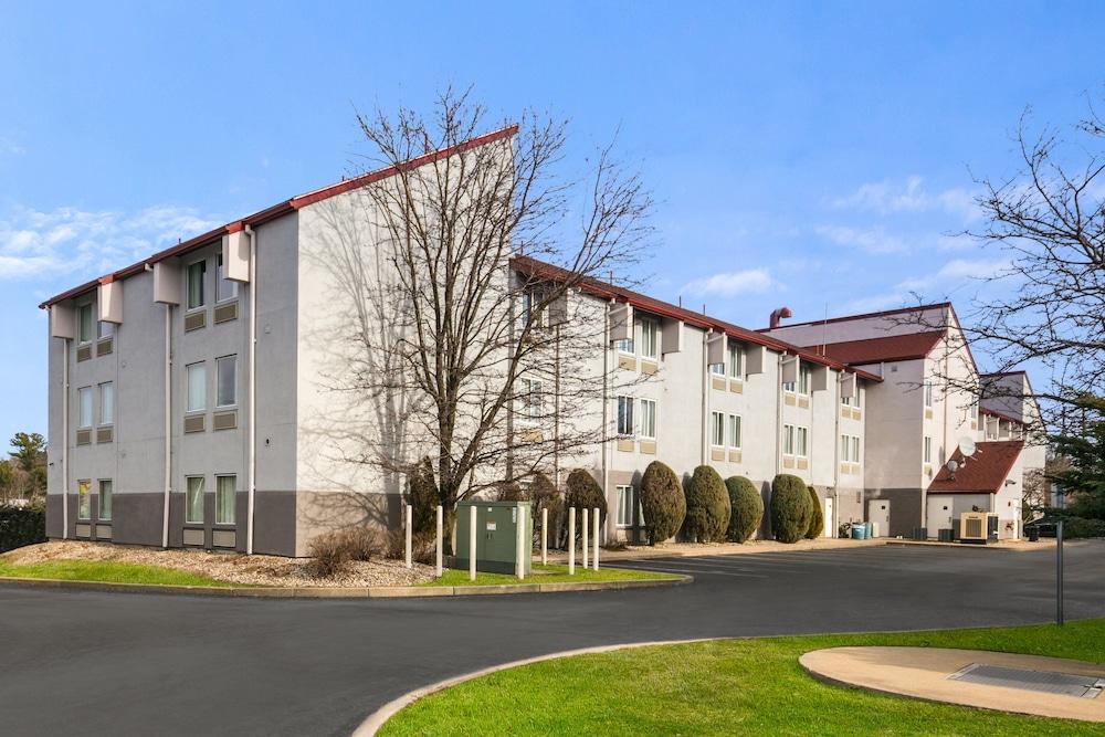 Red Roof Inn PLUS+ Boston - Logan photo 35