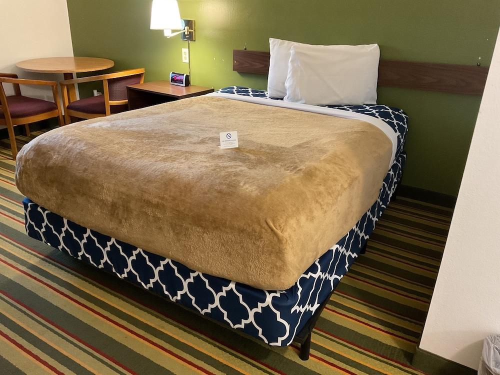 Budget Host Inn Buffalo photo 18