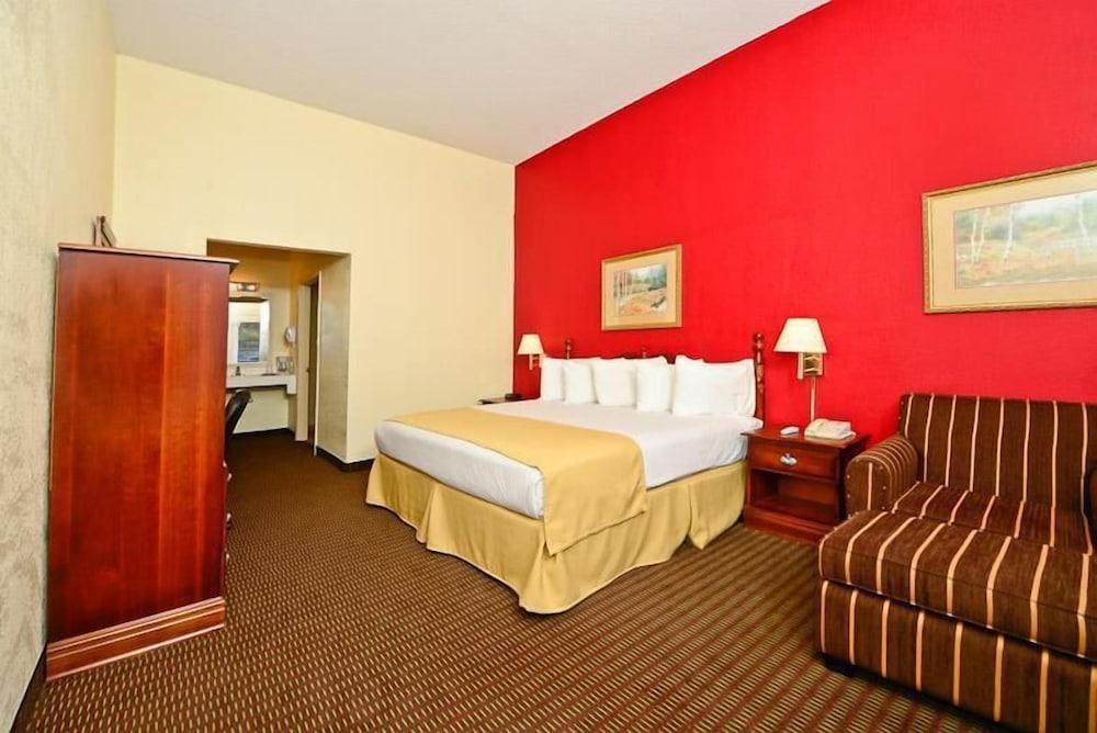 Manchester Heritage Inn And Suites photo 7