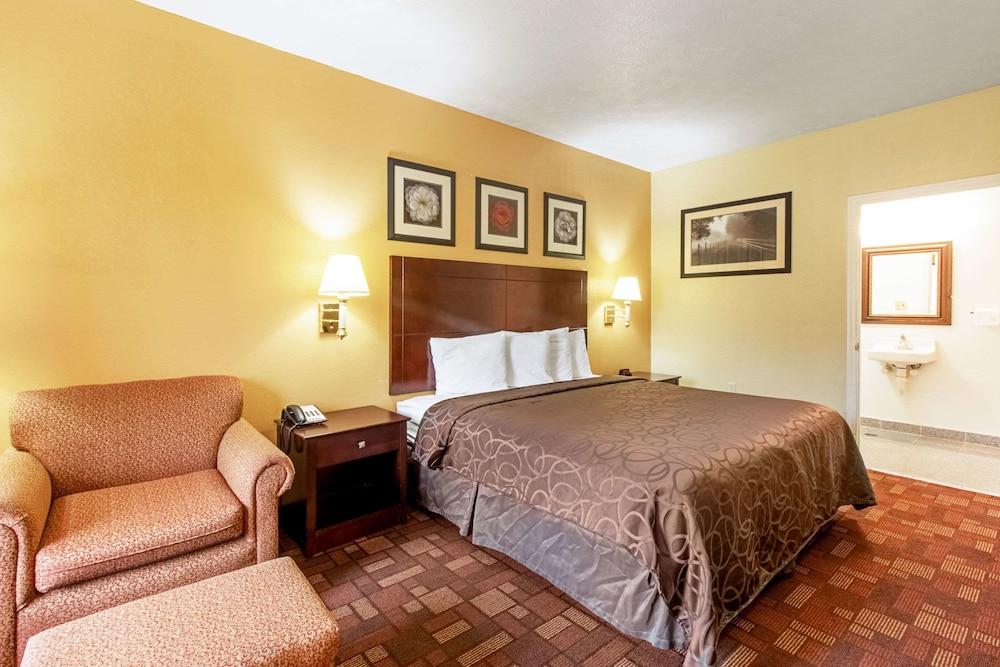 Quality Inn & Suites Dickson photo 4