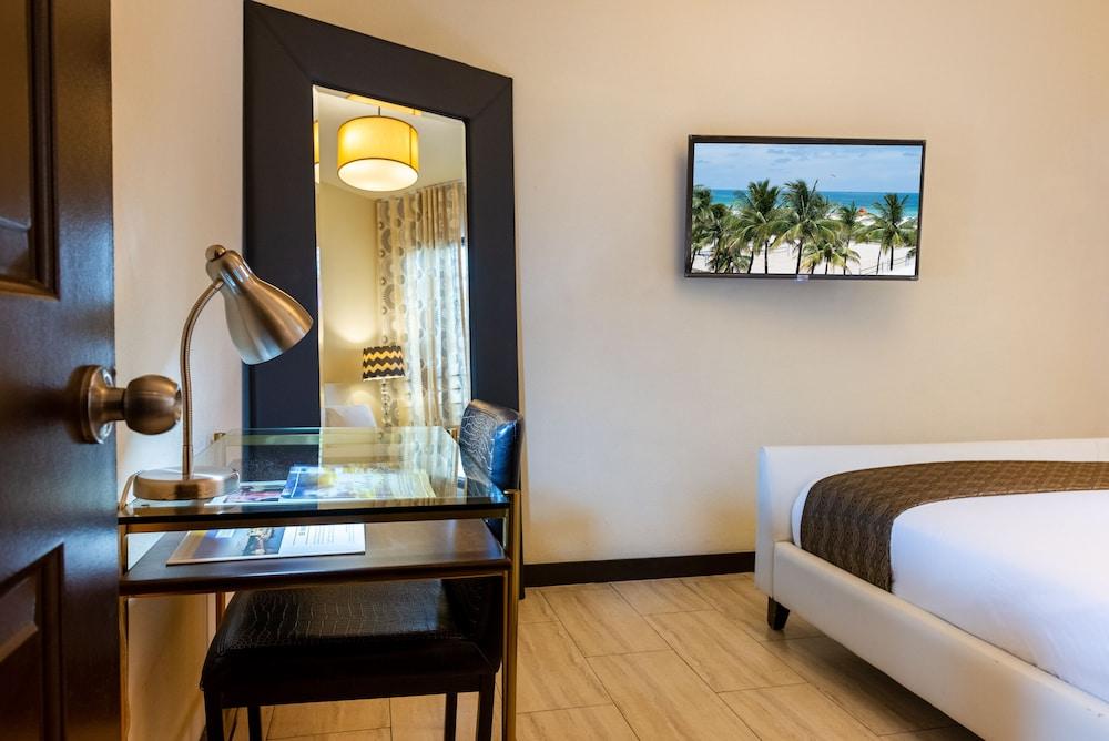 Tradewinds Apartment Hotel photo 37