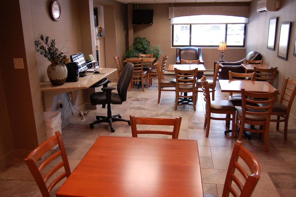 Brentwood Inn & Suites photo 13