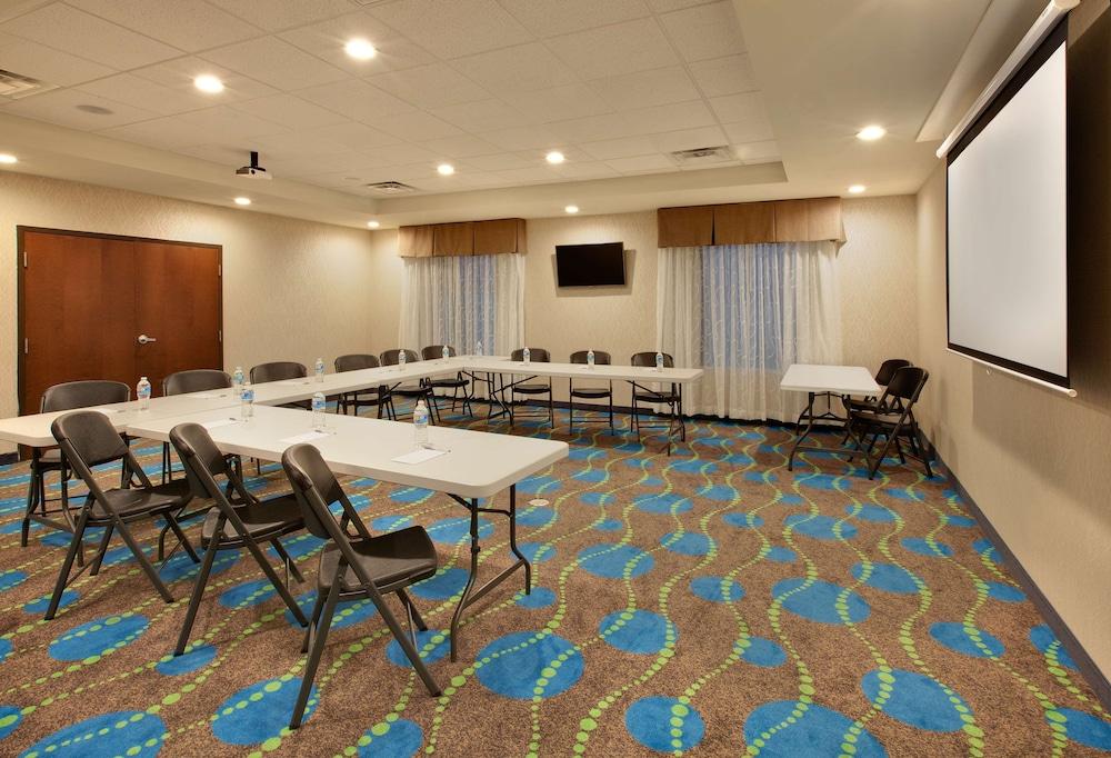 Hampton Inn Snyder TX photo 20
