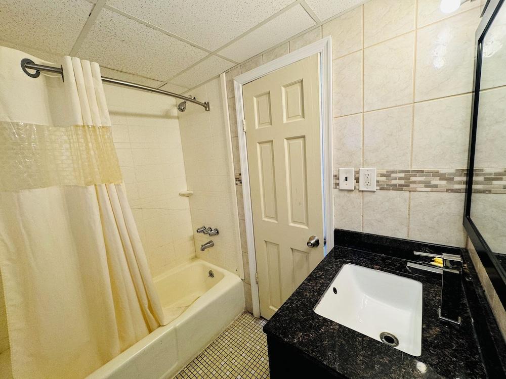 Skyview Manor Motel photo 35
