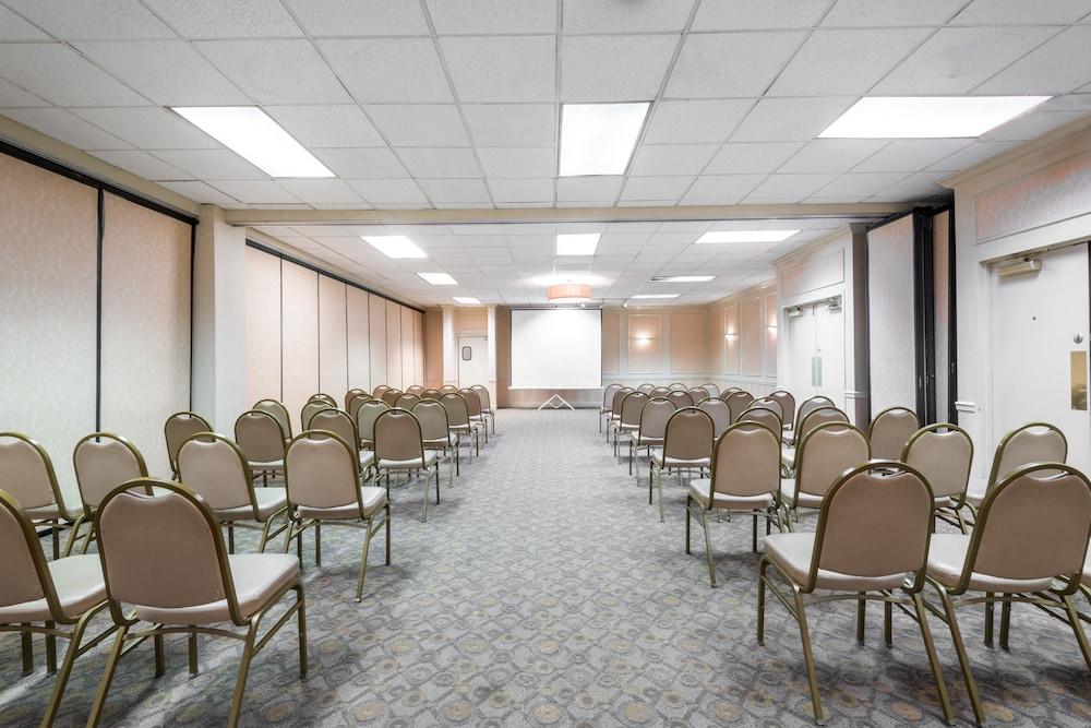 Quality Inn & Suites Conference Center photo 12