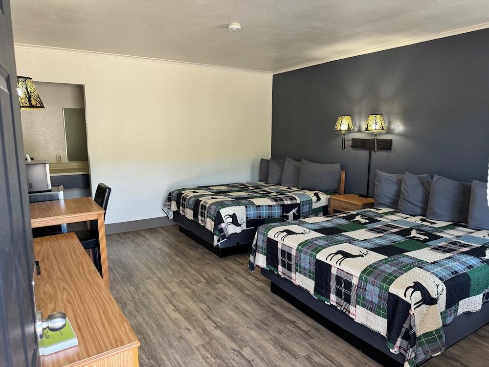 Deer Lodge Motel photo 6