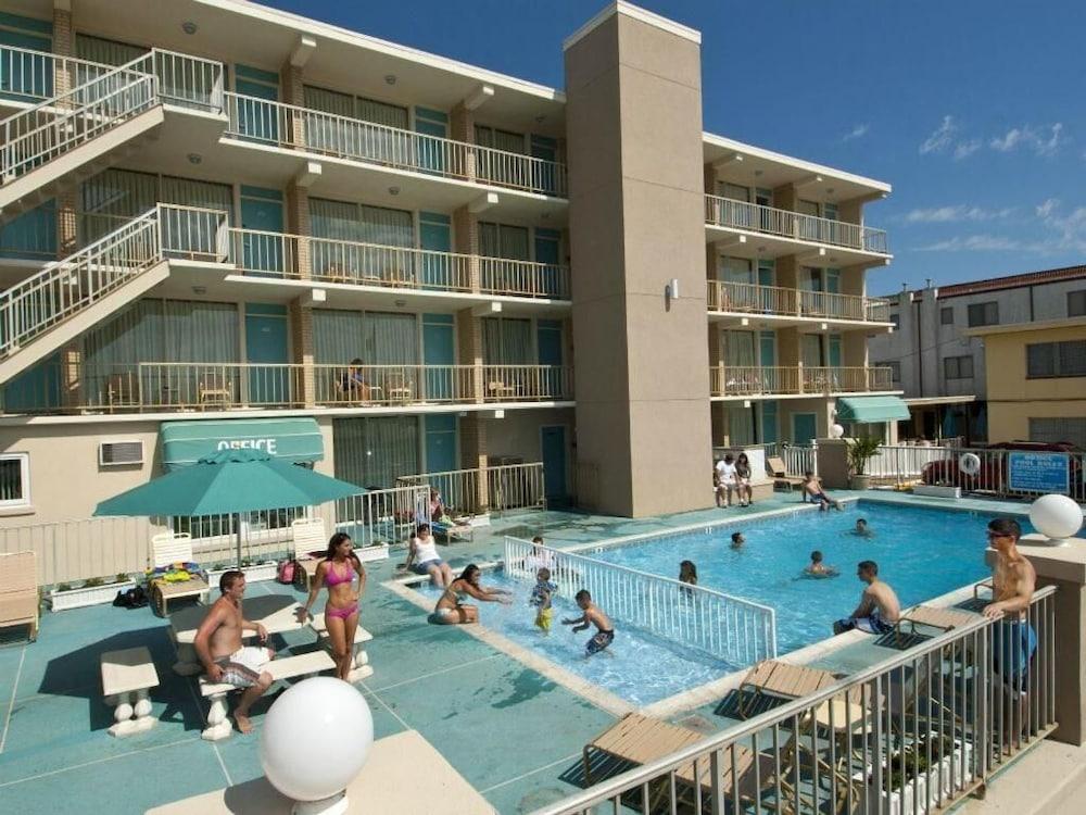 Aquarius Oceanfront Inn photo 15