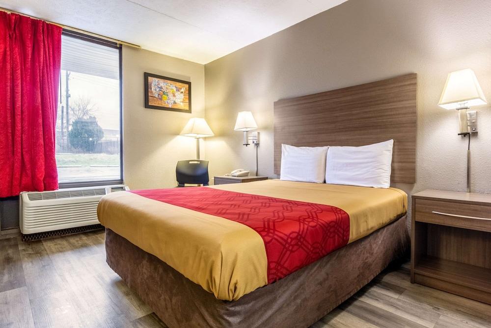 Econo Lodge Seymour photo 21