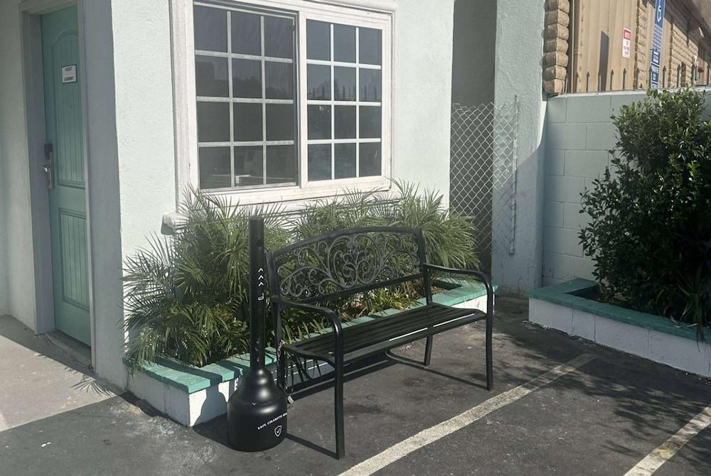 Super 8 by Wyndham Oceanside Downtown photo 77