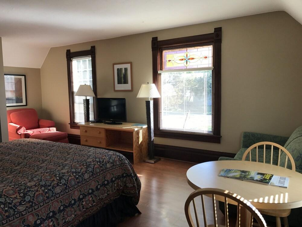 Harbor Light Inn photo 19