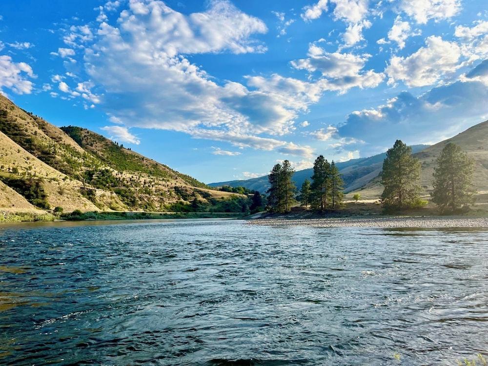 Steelhead Lodge photo 20