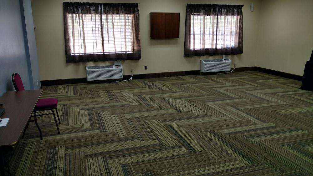 Days Inn by Wyndham Ashland photo 36