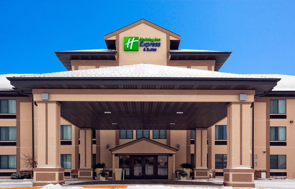 Holiday Inn Express & Suites Winner by IHG — hotel in Winner