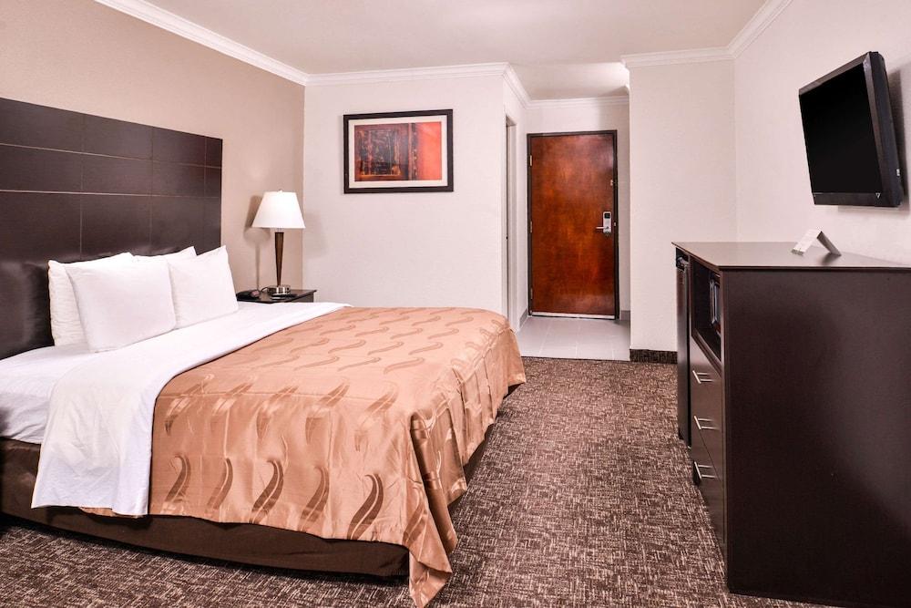 Quality Inn & Suites Beaumont photo 7