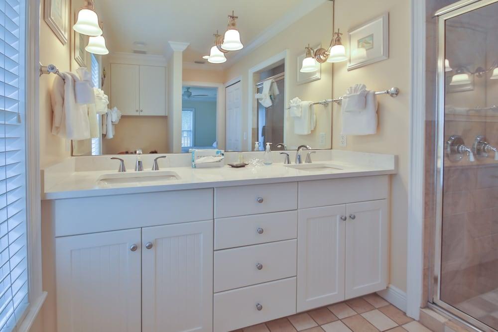 Tortuga Inn Beach Resort photo 50