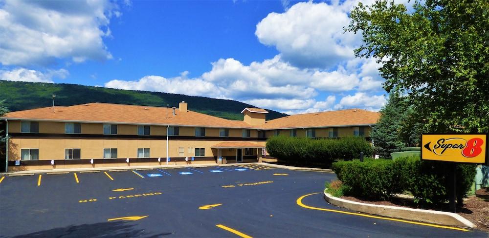 Super 8 by Wyndham Burnham/Lewistown photo 13