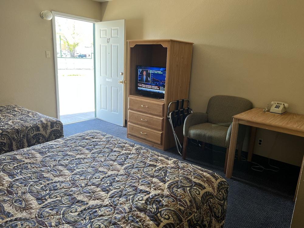 Silver Spur Motel photo 23