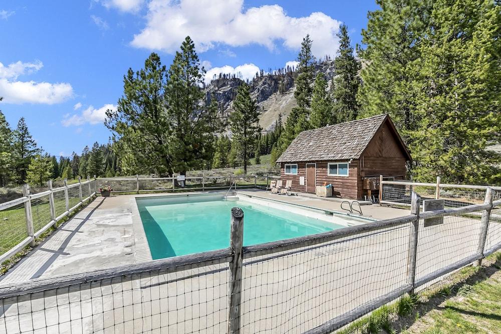 Sawtooth Lodge photo 54