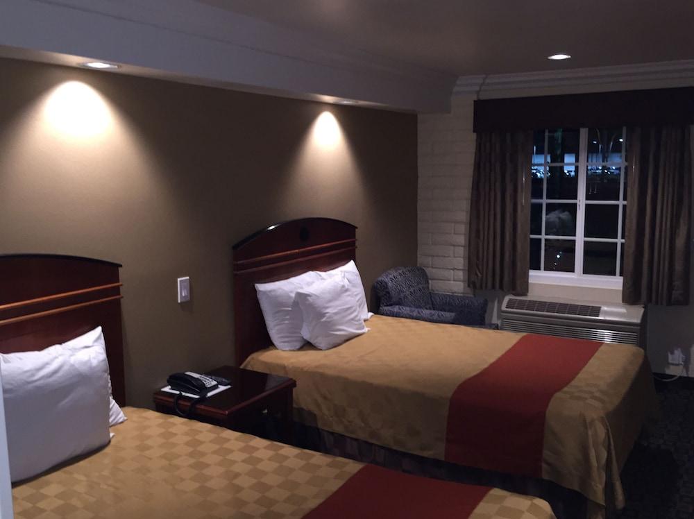 Ontario Inn & Suites photo 9